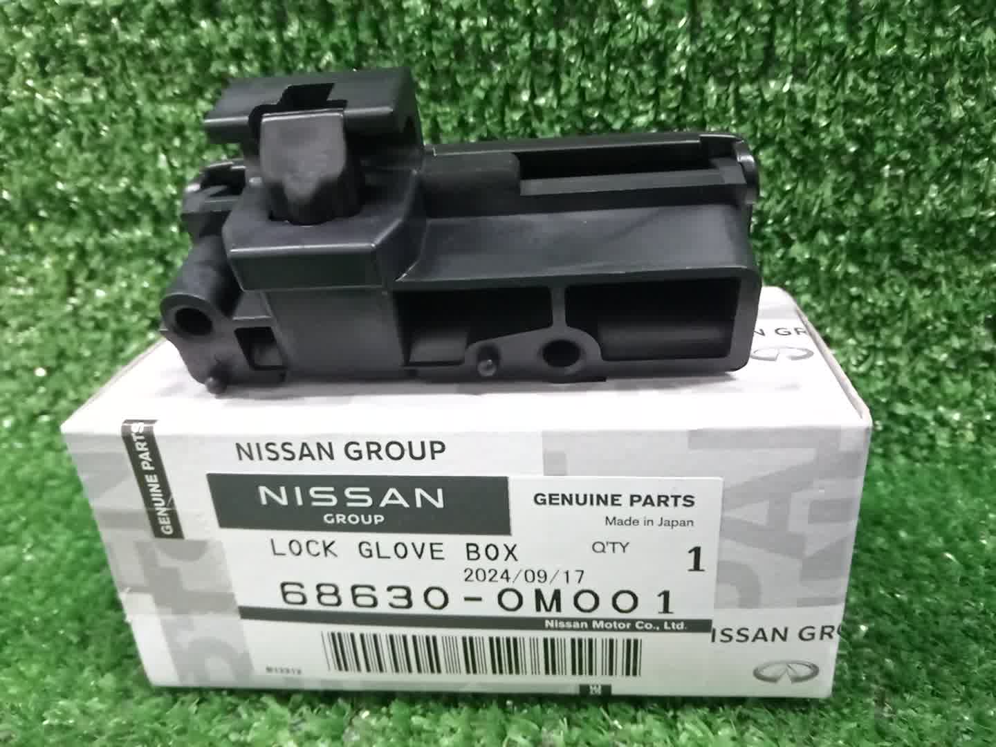 Замок бардачка NISSAN X-TRAIL NT30 68630-0M001 3 ракурс