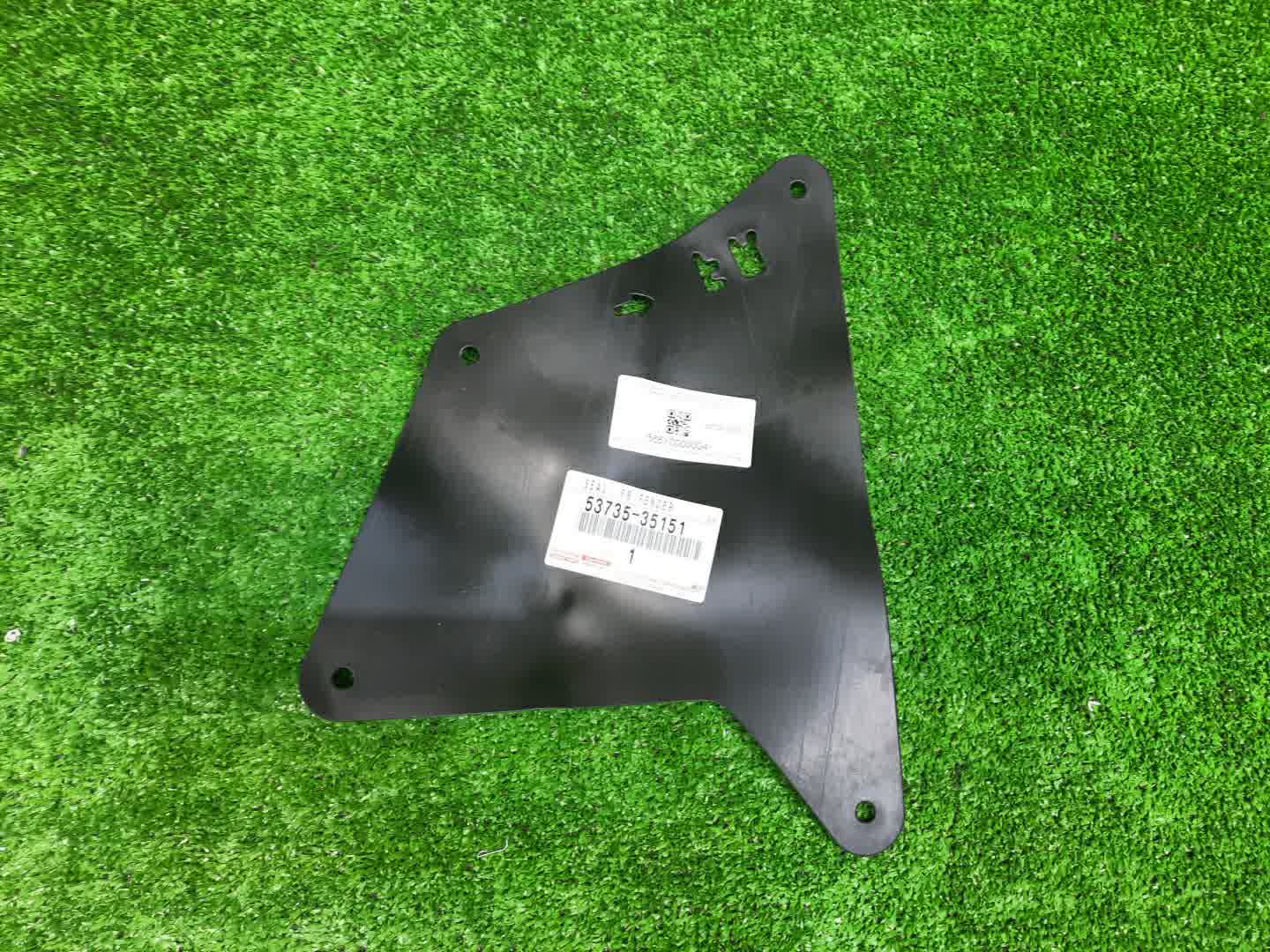 Пыльник крыла правый передний TOYOTA LAND CRUISER PRADO TRJ150 53735-35151 1 ракурс Пыльник крыла правый передний TOYOTA LAND CRUISER PRADO TRJ150 53735-35151 1 ракурс