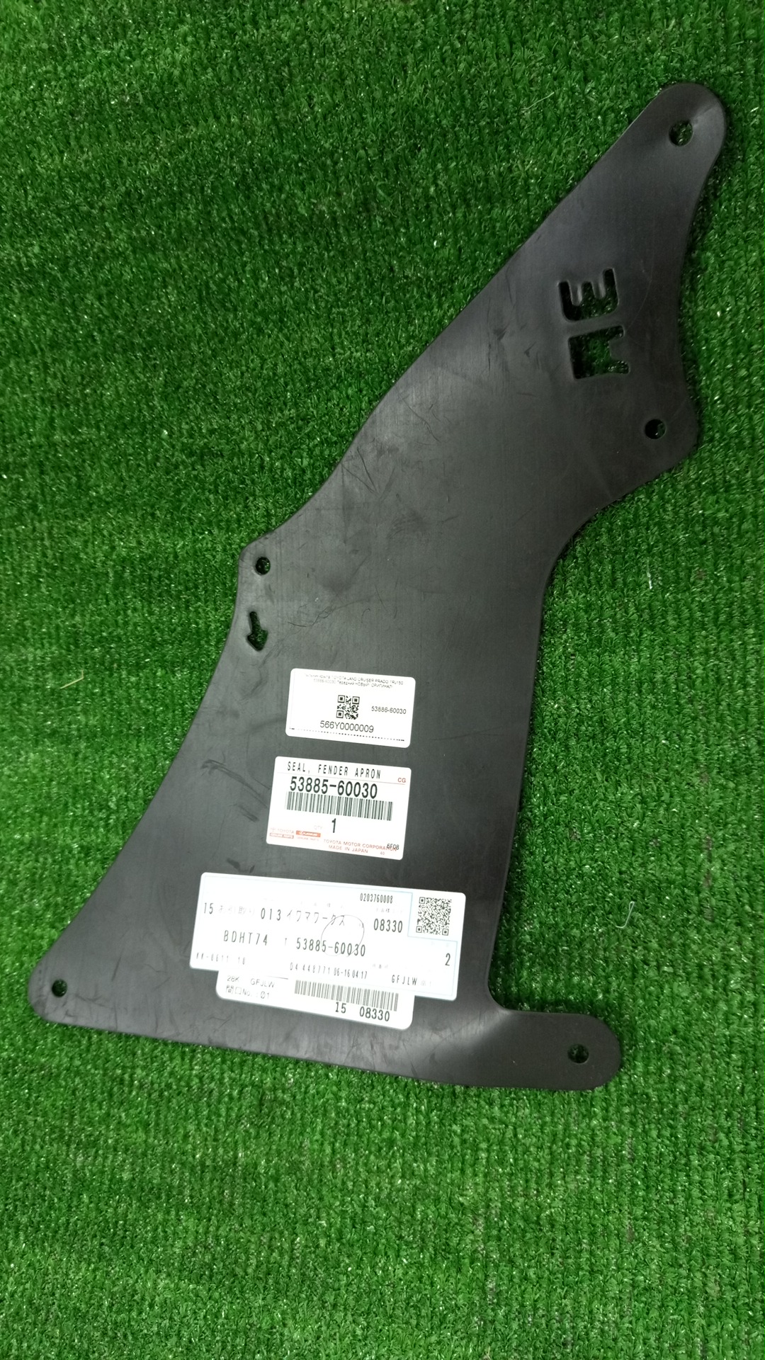 Пыльник крыла передний TOYOTA LAND CRUISER PRADO TRJ150 53886-60030 2 ракурс Пыльник крыла передний TOYOTA LAND CRUISER PRADO TRJ150 53886-60030 2 ракурс