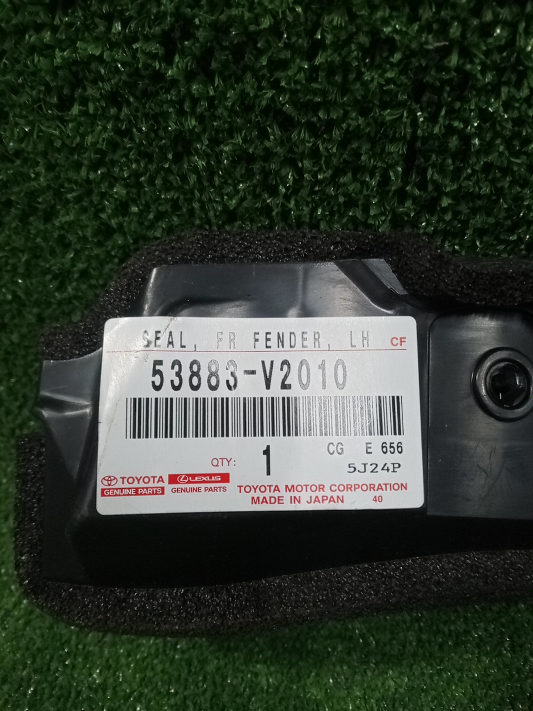 Пыльник крыла левый передний TOYOTA ALPHARD AAHH40W 53883-V2010 4 ракурс