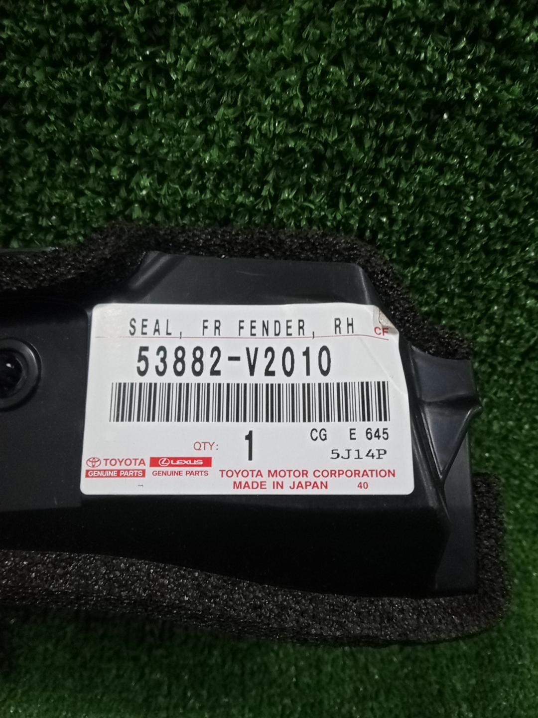 Пыльник крыла правый передний TOYOTA ALPHARD AAHH40W 53882-V2010 4 ракурс