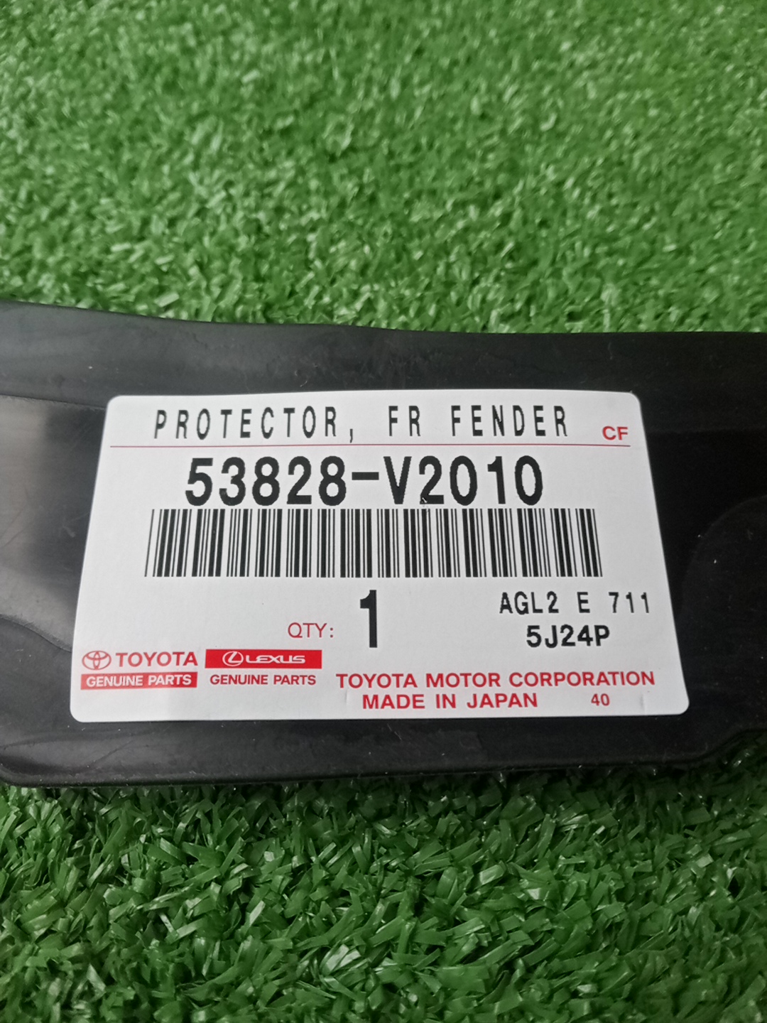 Пыльник крыла левый передний TOYOTA ALPHARD AAHH40W 53828-V2010 4 ракурс