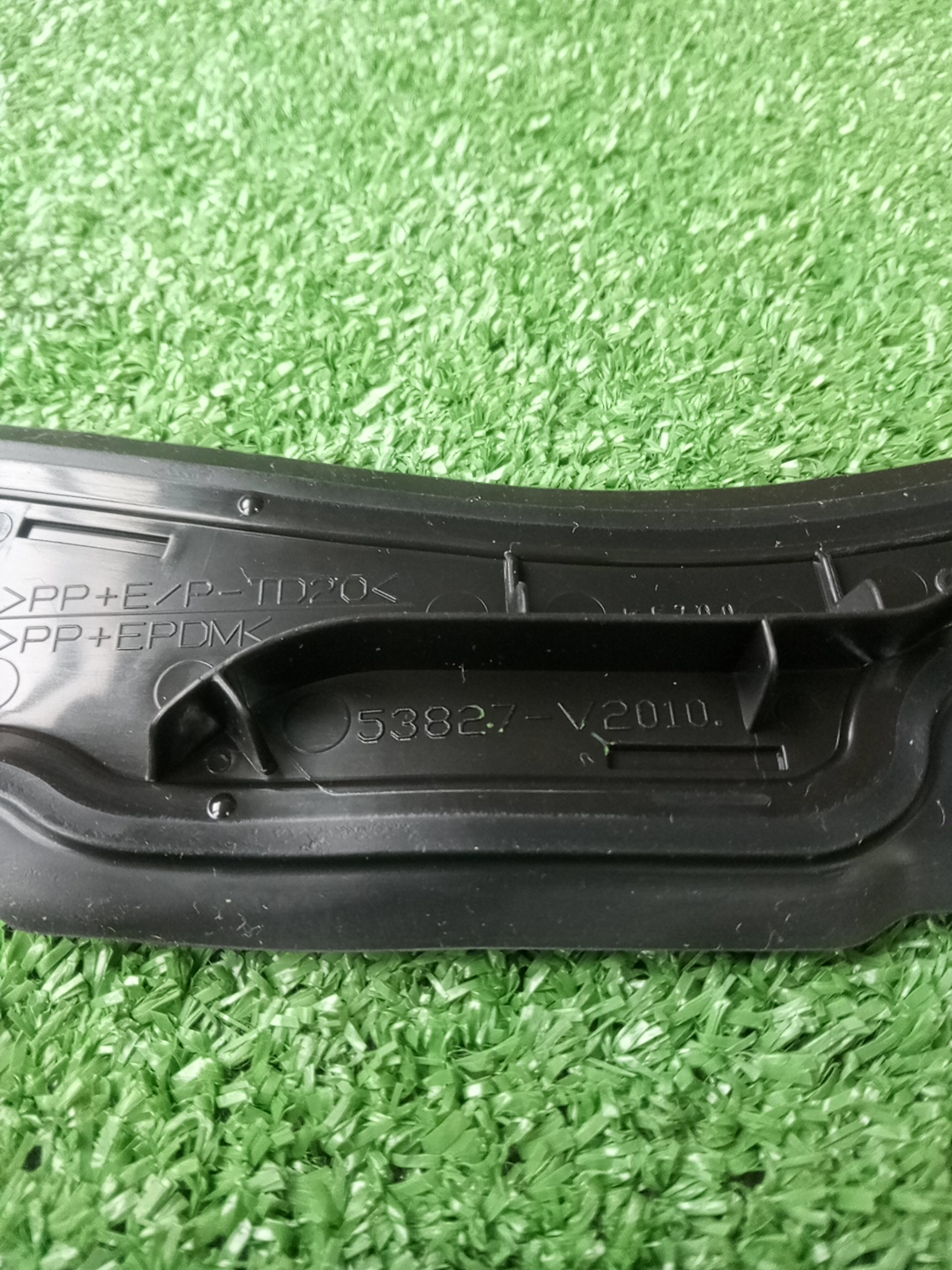 Пыльник крыла правый передний TOYOTA ALPHARD AAHH40W 53827-V2010 3 ракурс Пыльник крыла правый передний TOYOTA ALPHARD AAHH40W 53827-V2010 3 ракурс