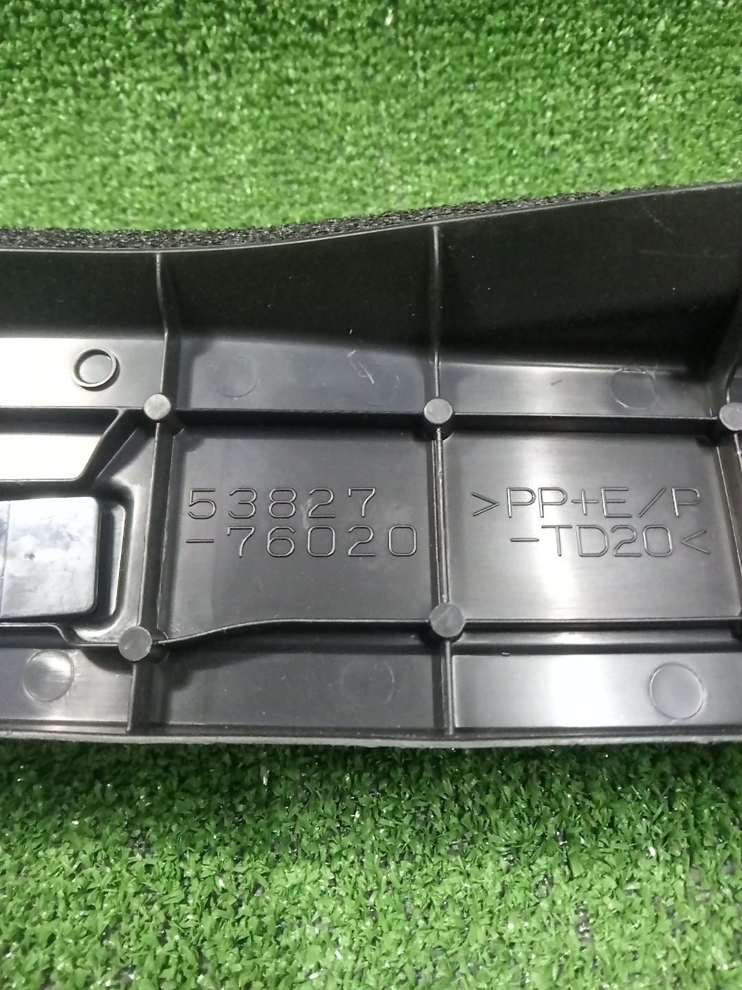 Пыльник крыла правый LEXUS UX250H MZAH10 53827-76020 3 ракурс