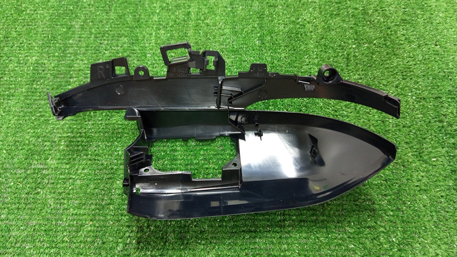 Накладка на зеркало правая передняя TOYOTA HARRIER AXUH80 8791B-35C00 3 ракурс