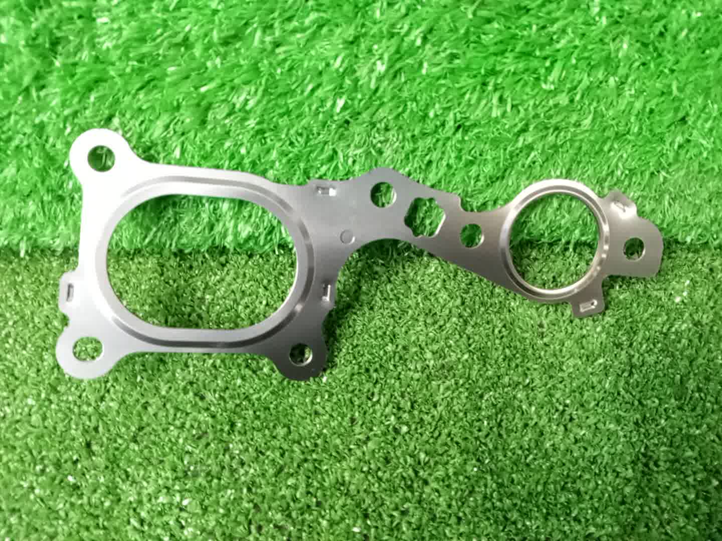 Прокладка выпускного коллектора TOYOTA YARIS MXPA10 M15A-FKS 17173-15050 2 ракурс