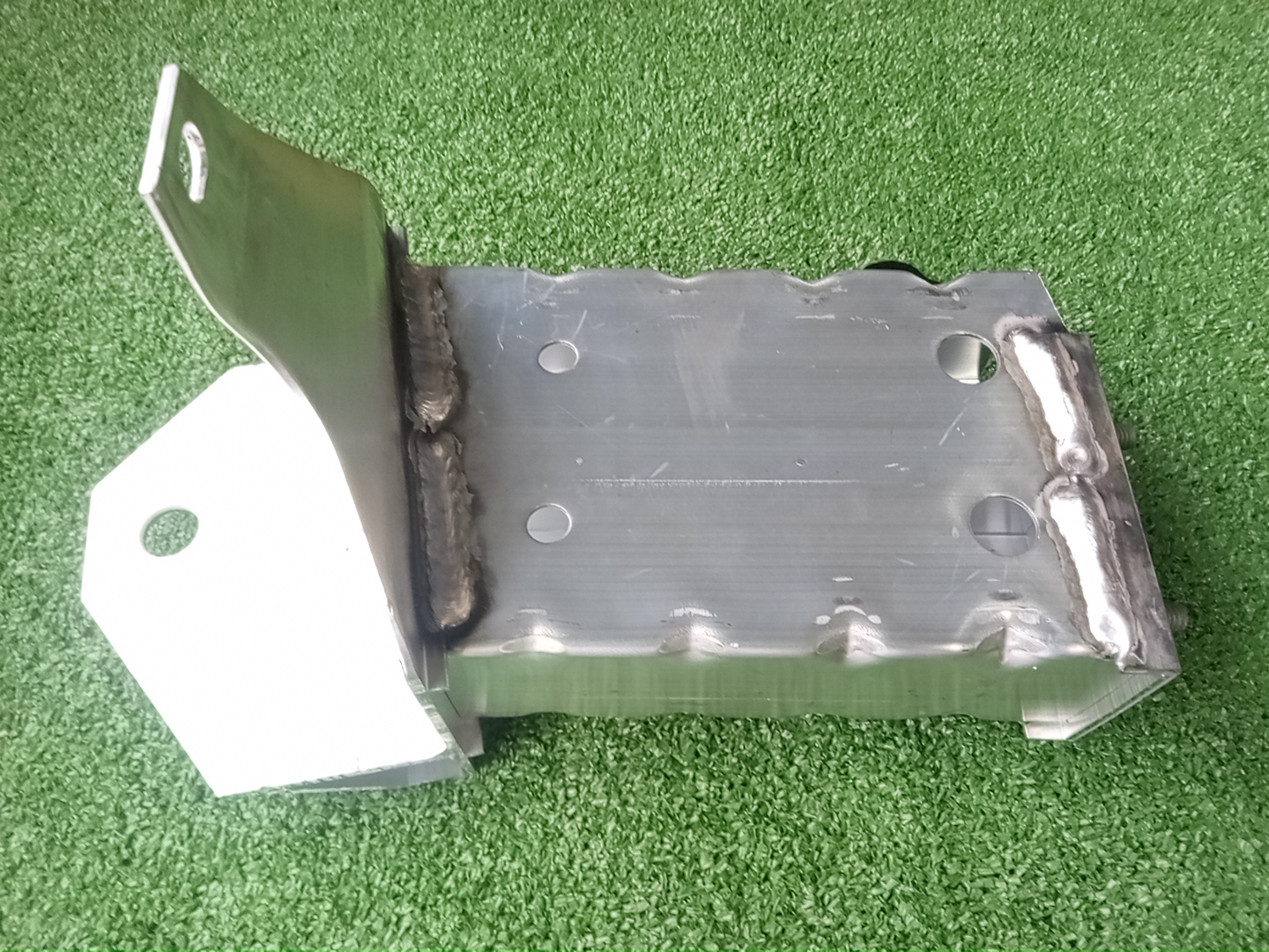 Кронштейн усилителя бампера правый передний TOYOTA ALPHARD AAHH40W 52102-V2010 1 ракурс