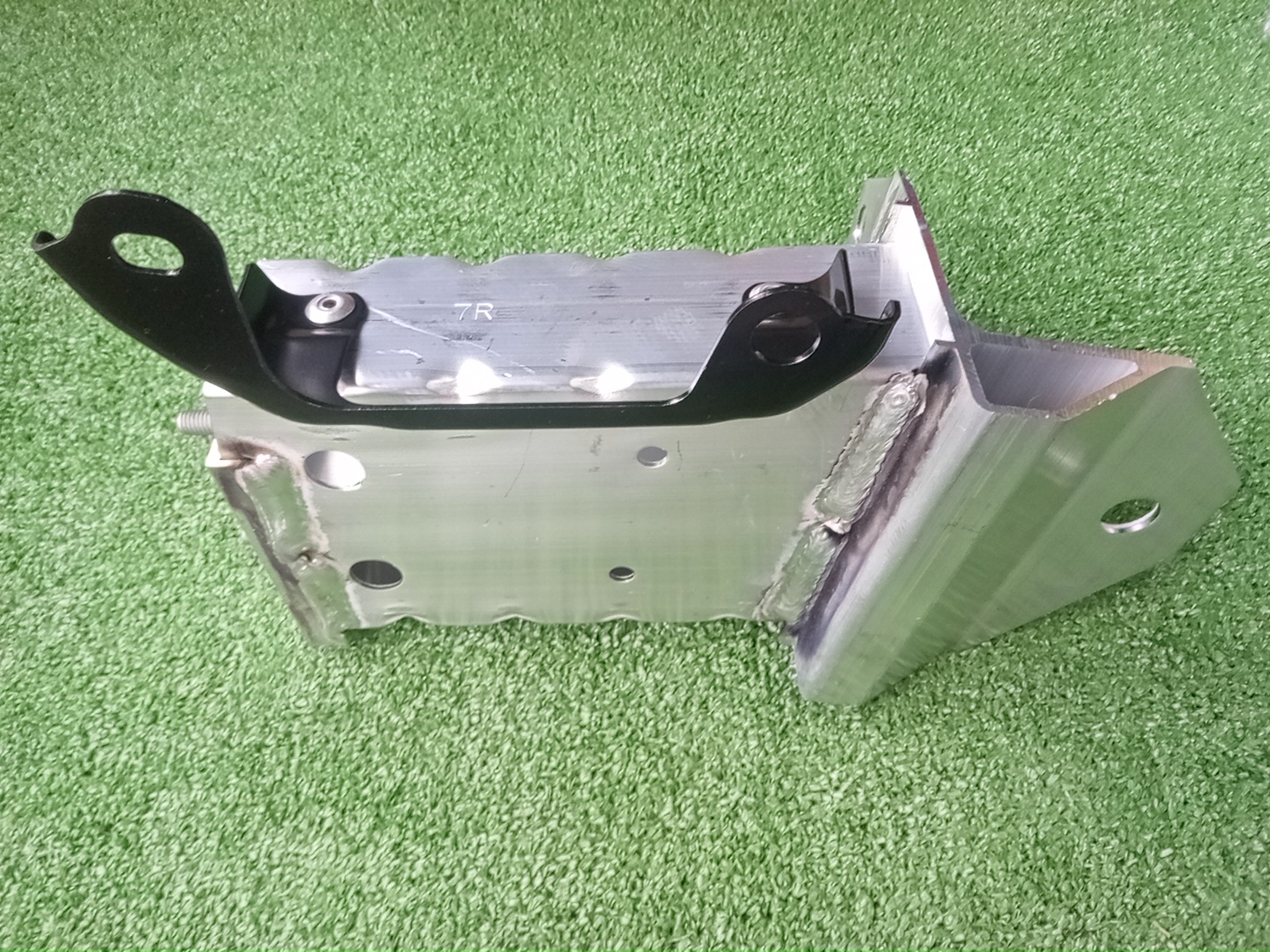 Кронштейн усилителя бампера правый передний TOYOTA ALPHARD AAHH40W 52102-V2010 2 ракурс