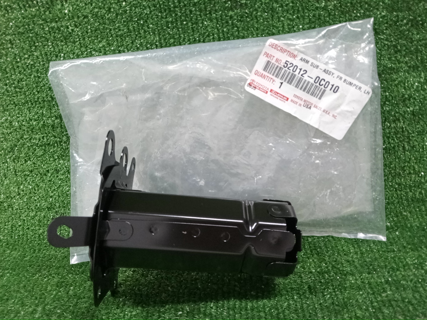 Кронштейн усилителя бампера левый передний TOYOTA SEQUOIA VXKH85L 52012-0C010 1 ракурс