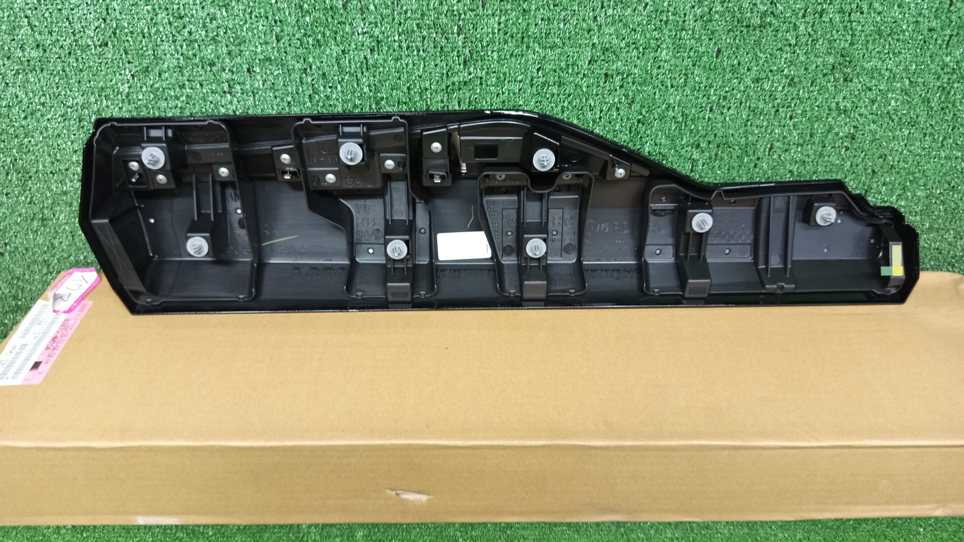 Накладка на дверь правая задняя NISSAN X-TRAIL SNT33 82870-4MT0A 2 ракурс Накладка на дверь правая задняя NISSAN X-TRAIL SNT33 82870-4MT0A 2 ракурс
