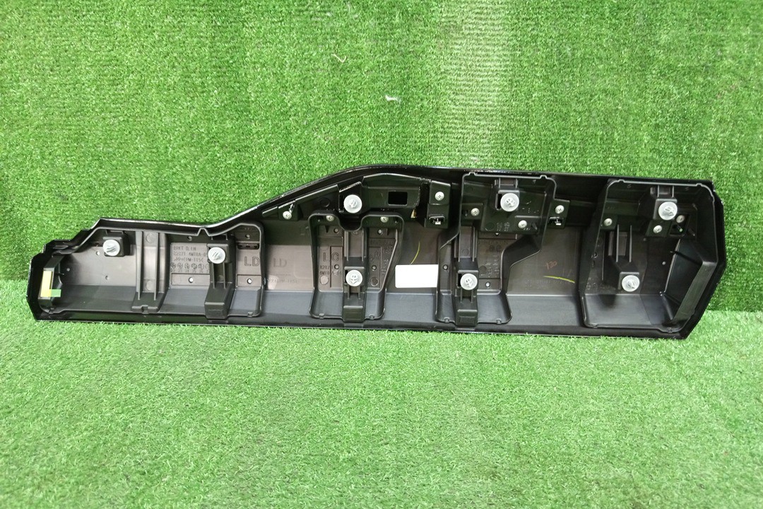 Накладка на дверь левая задняя NISSAN X-TRAIL SNT33 82871-4MT0A 2 ракурс Накладка на дверь левая задняя NISSAN X-TRAIL SNT33 82871-4MT0A 2 ракурс