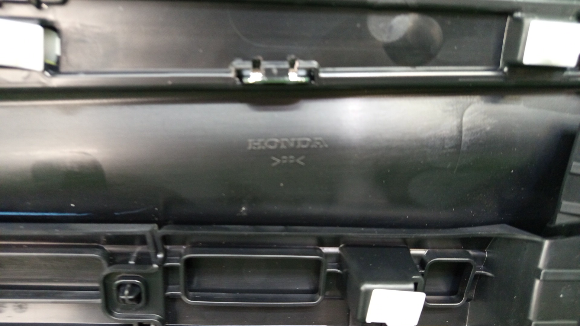 Накладка на дверь правая задняя HONDA CR-V RW2 75313-TLA-A01 4 ракурс Накладка на дверь правая задняя HONDA CR-V RW2 75313-TLA-A01 4 ракурс