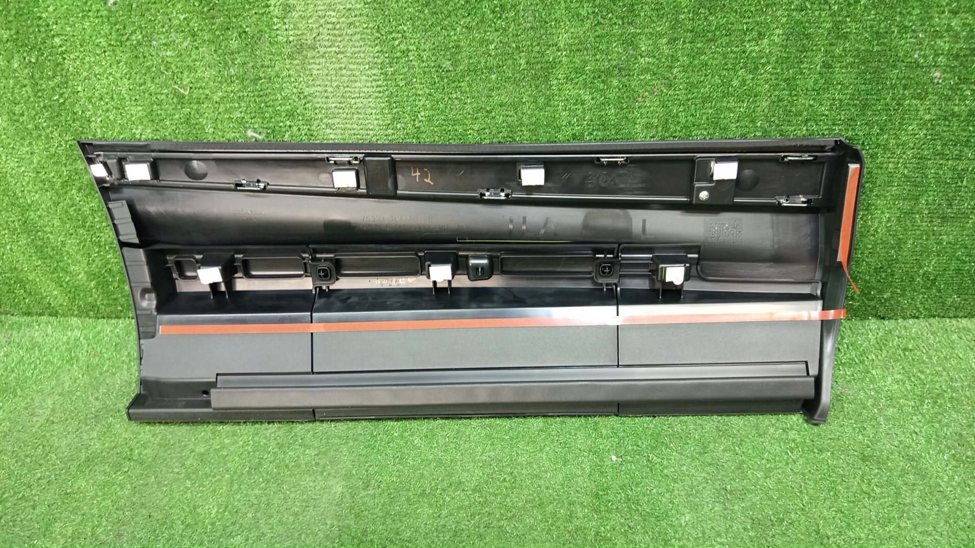 Накладка на дверь левая задняя HONDA CR-V RW2 75333-TLA-A01 2 ракурс Накладка на дверь левая задняя HONDA CR-V RW2 75333-TLA-A01 2 ракурс