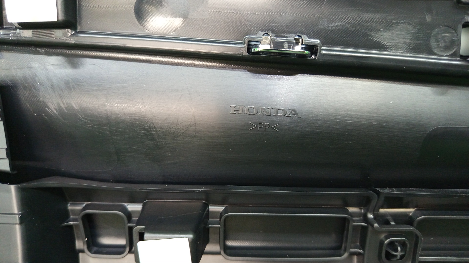 Накладка на дверь левая задняя HONDA CR-V RW2 75333-TLA-A01 4 ракурс Накладка на дверь левая задняя HONDA CR-V RW2 75333-TLA-A01 4 ракурс