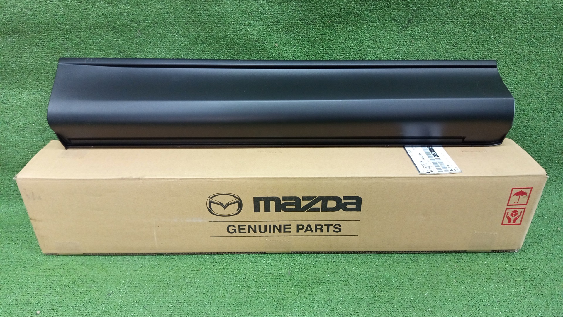 Накладка на дверь правая задняя MAZDA CX-5 KF2P KB7W-51-RC0D 1 ракурс Накладка на дверь правая задняя MAZDA CX-5 KF2P KB7W-51-RC0D 1 ракурс