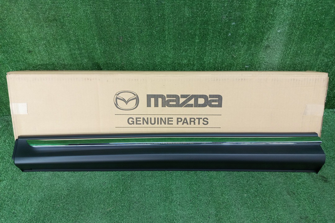 Накладка на дверь левая передняя MAZDA CX-8 KG2P K132-51-RB0C 1 ракурс Накладка на дверь левая передняя MAZDA CX-8 KG2P K132-51-RB0C 1 ракурс