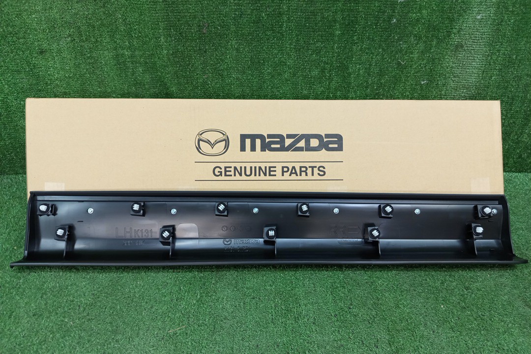 Накладка на дверь левая задняя MAZDA CX-8 KG2P K132-51-RD0A 2 ракурс Накладка на дверь левая задняя MAZDA CX-8 KG2P K132-51-RD0A 2 ракурс