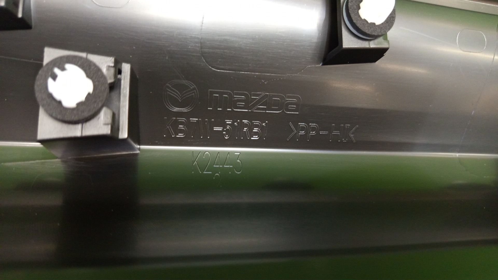 Накладка на дверь левая передняя MAZDA CX-5 KF2P KB7W-51-RB0B 3 ракурс Накладка на дверь левая передняя MAZDA CX-5 KF2P KB7W-51-RB0B 3 ракурс