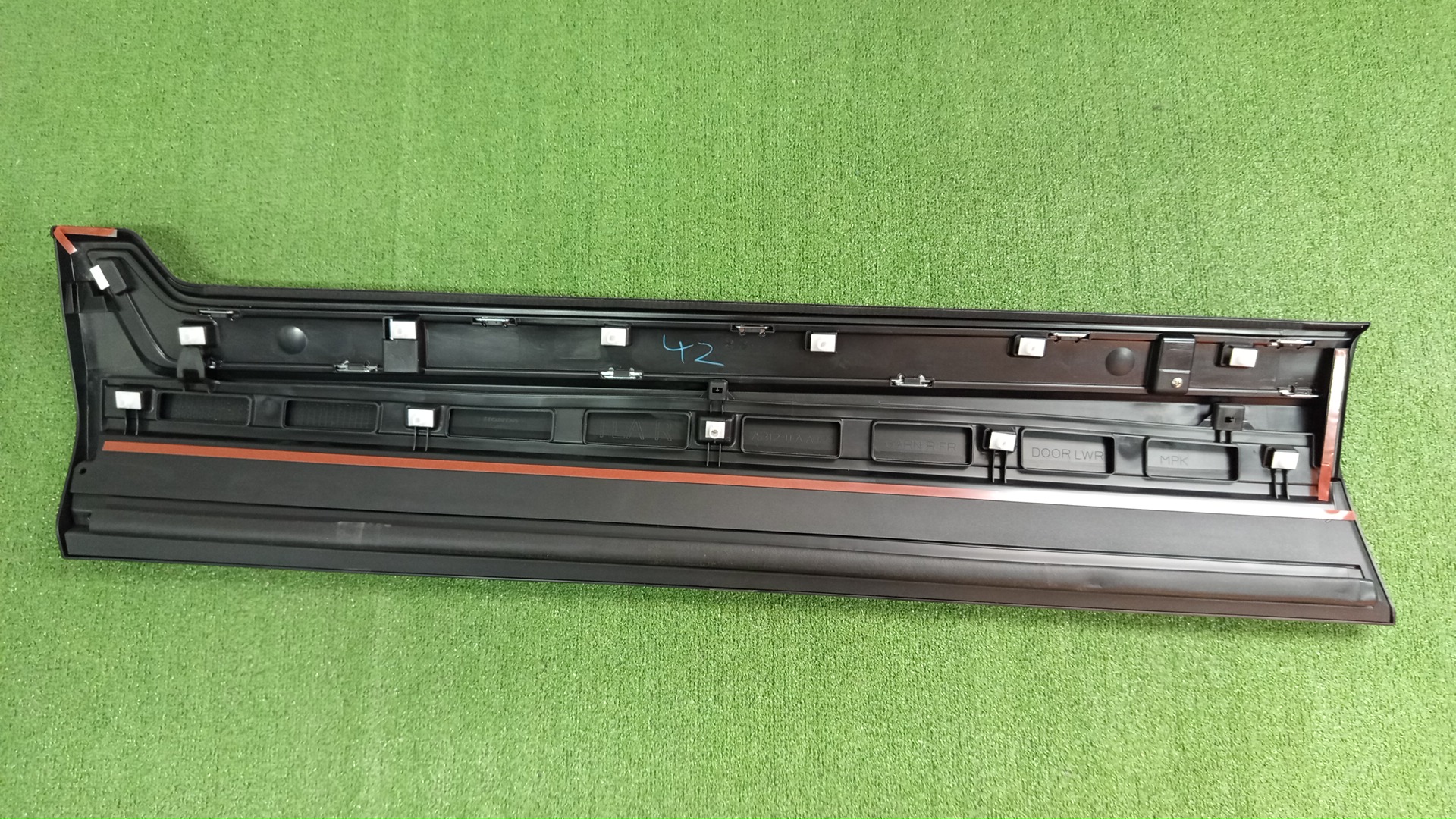 Накладка на дверь правая передняя HONDA CR-V RT5 75312-TLA-A01 4 ракурс Накладка на дверь правая передняя HONDA CR-V RT5 75312-TLA-A01 4 ракурс