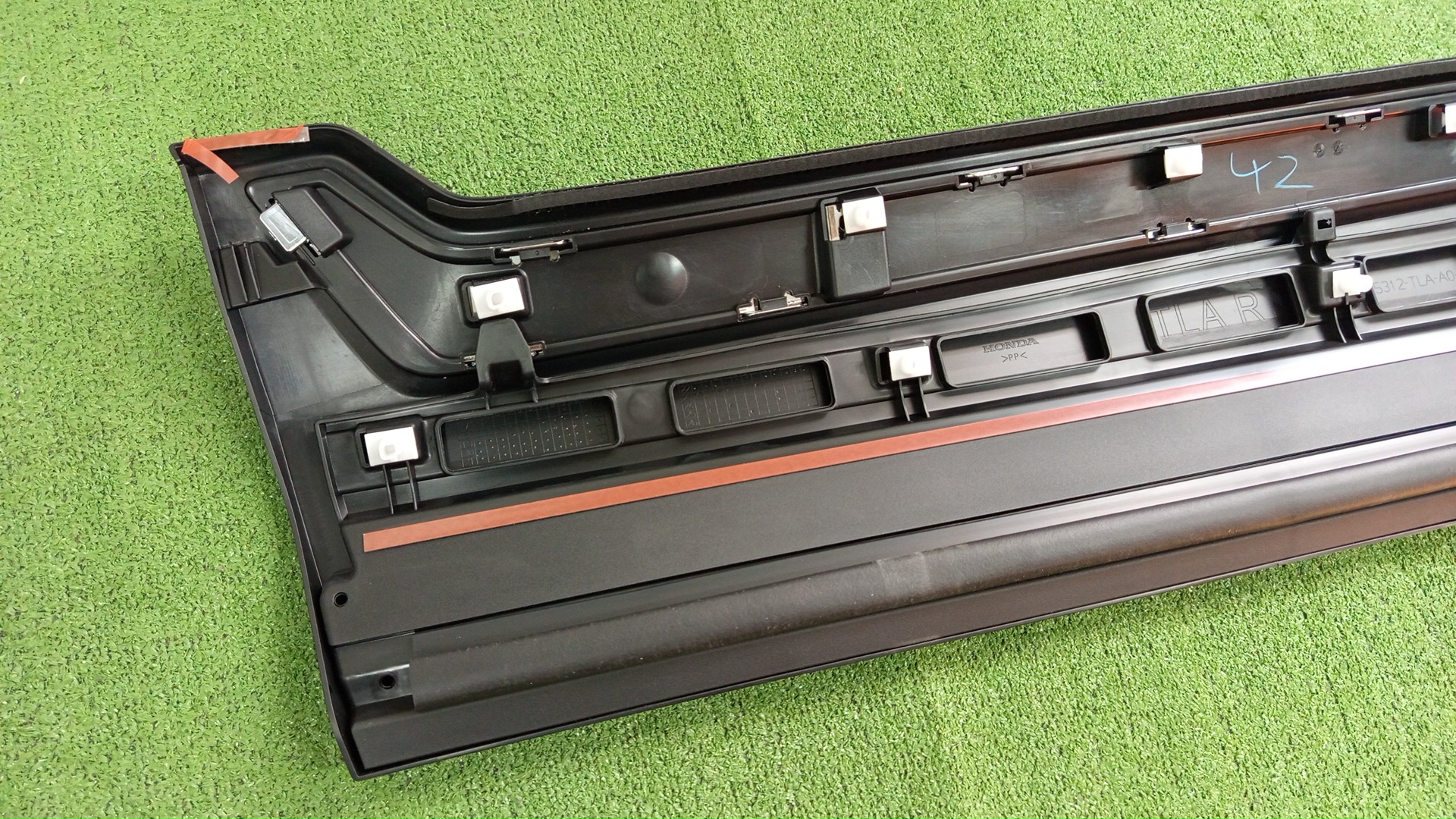 Накладка на дверь правая передняя HONDA CR-V RT5 75312-TLA-A01 5 ракурс Накладка на дверь правая передняя HONDA CR-V RT5 75312-TLA-A01 5 ракурс