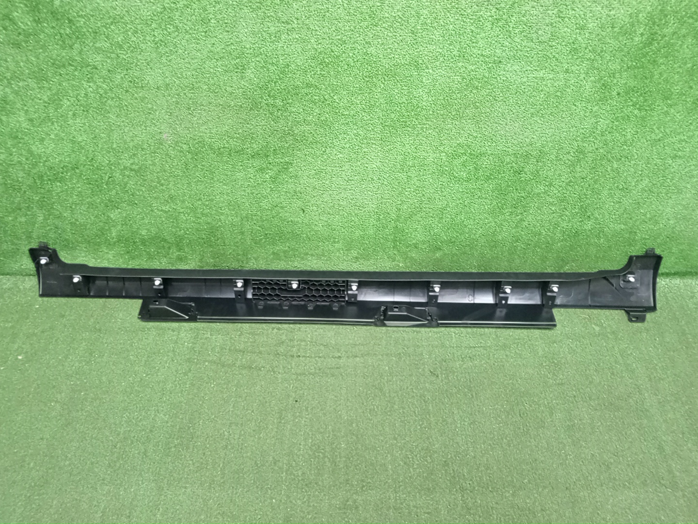 Накладка на порог правая HONDA WR-V DG5 71800-31X-J00 4 ракурс Накладка на порог правая HONDA WR-V DG5 71800-31X-J00 4 ракурс
