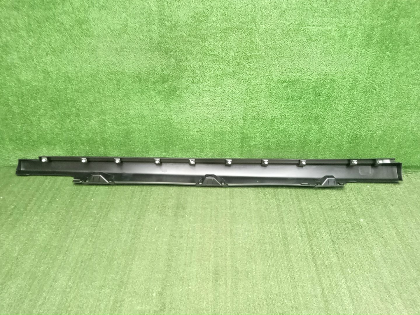 Накладка на порог правая HONDA ZR-V 71800-3V0-J01 1 ракурс