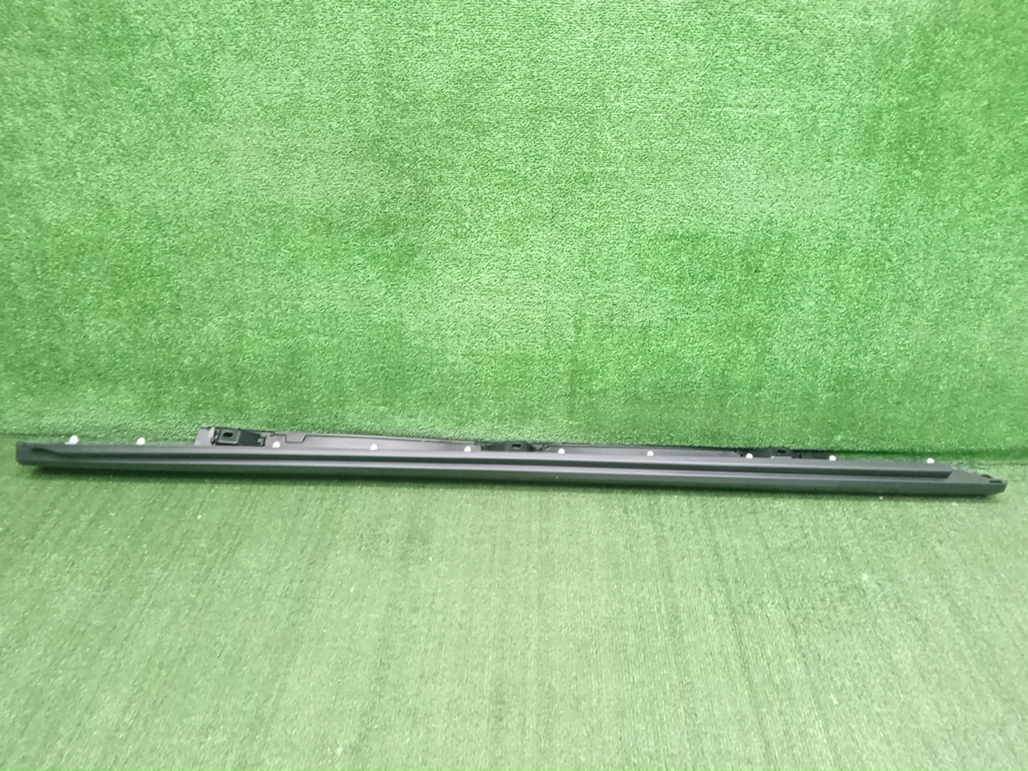 Накладка на порог правая HONDA ZR-V 71800-3V0-J01 2 ракурс