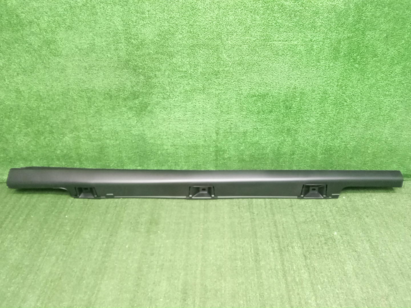 Накладка на порог правая HONDA ZR-V 71800-3V0-J01 3 ракурс