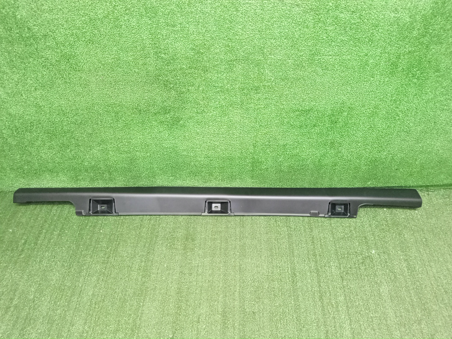 Накладка на порог левая HONDA ZR-V 71850-3V0-J01 2 ракурс