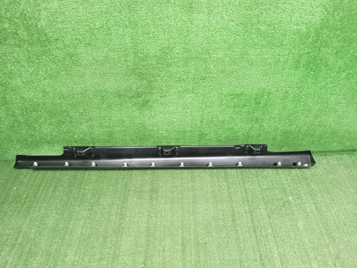 Накладка на порог левая HONDA ZR-V 71850-3V0-J01 3 ракурс