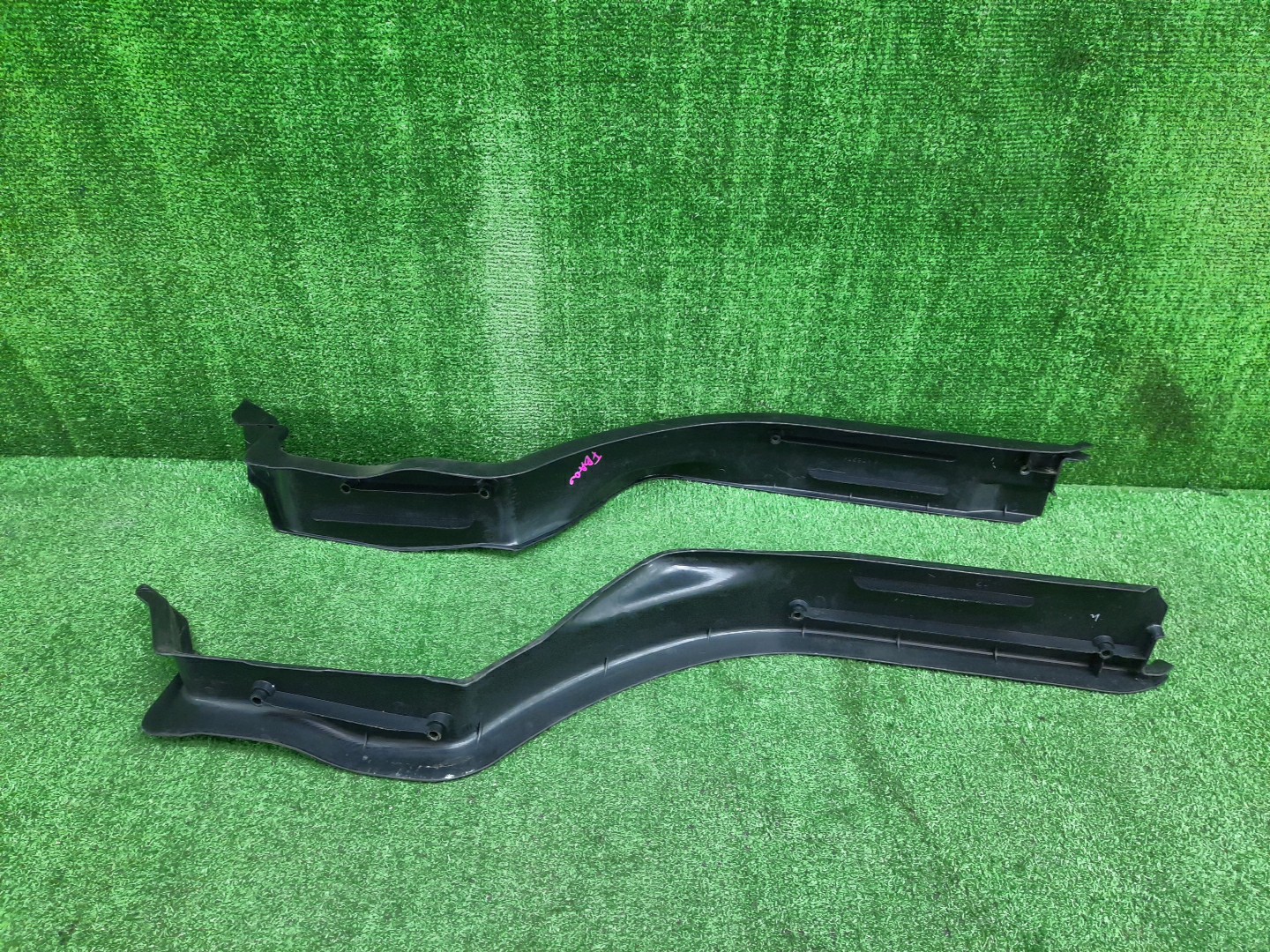 Накладка на порог левая MITSUBISHI FUSO CANTER FBA00 MK405204/MK405205 2 ракурс