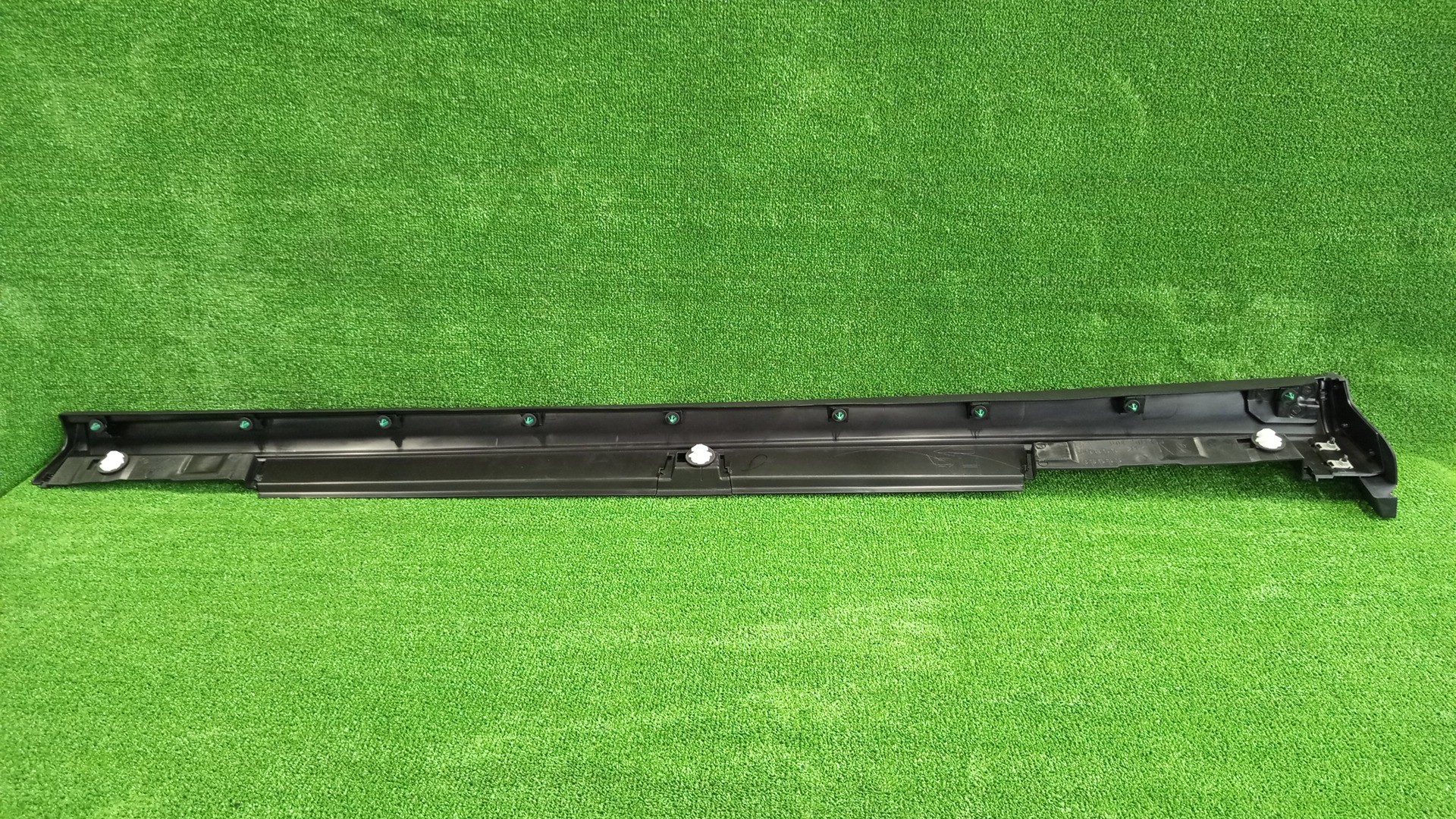 Накладка на порог правая MAZDA CX-3 DK5AW D10E-51-PL0C 3 ракурс