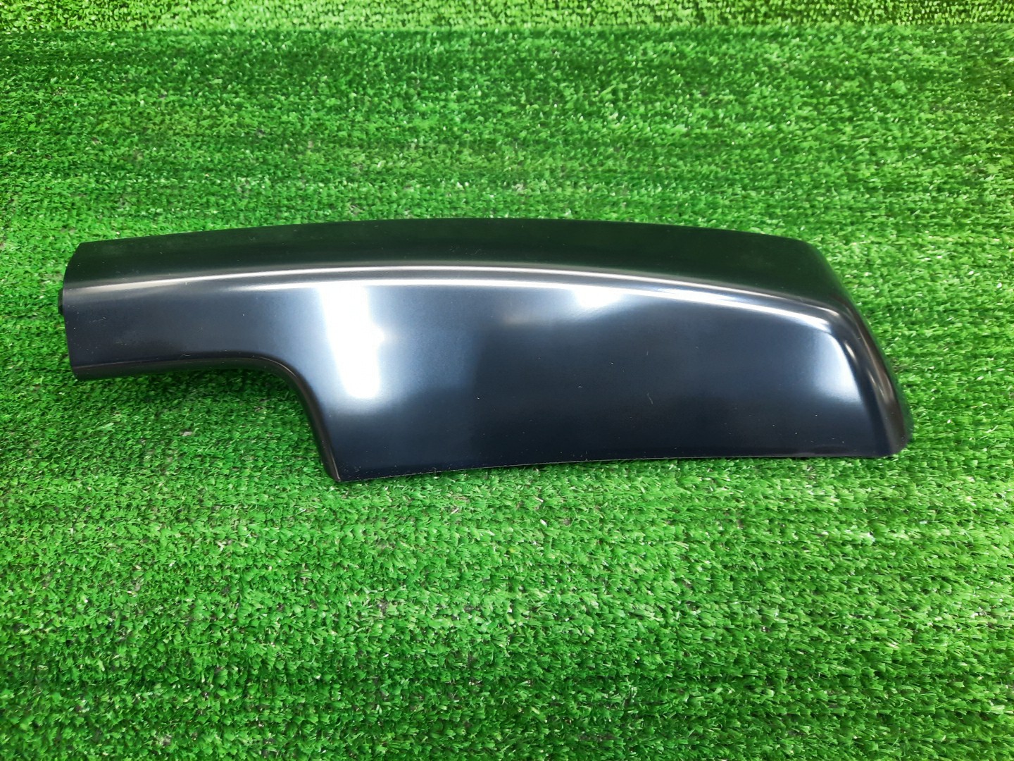 Крышка рейлинга левая задняя TOYOTA LAND CRUISER VJA300 63494-60120 1 ракурс Крышка рейлинга левая задняя TOYOTA LAND CRUISER VJA300 63494-60120 1 ракурс