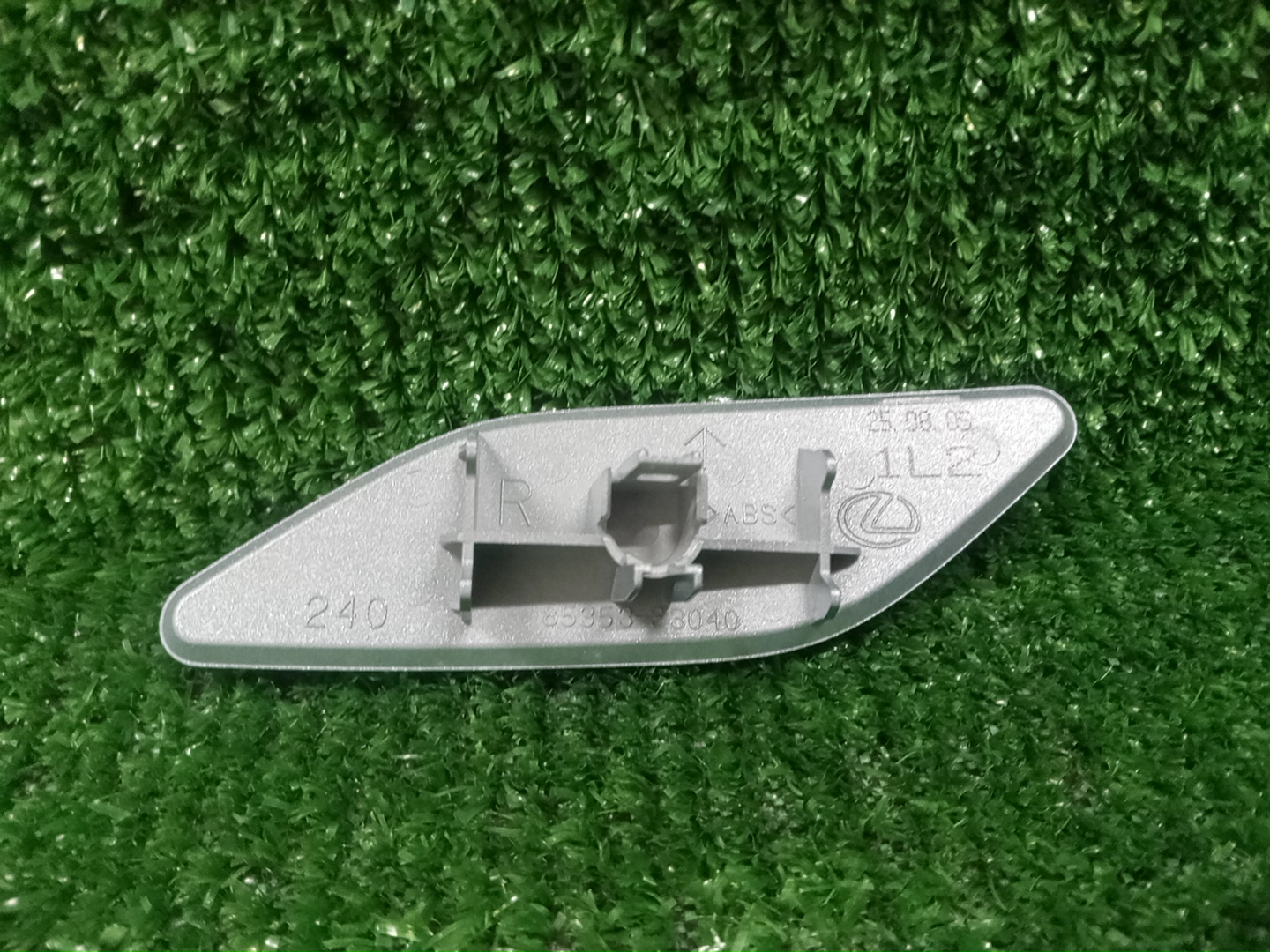 Крышка омывателя фар правая LEXUS ES300H AXZH10 85353-33040-B4 2 ракурс
