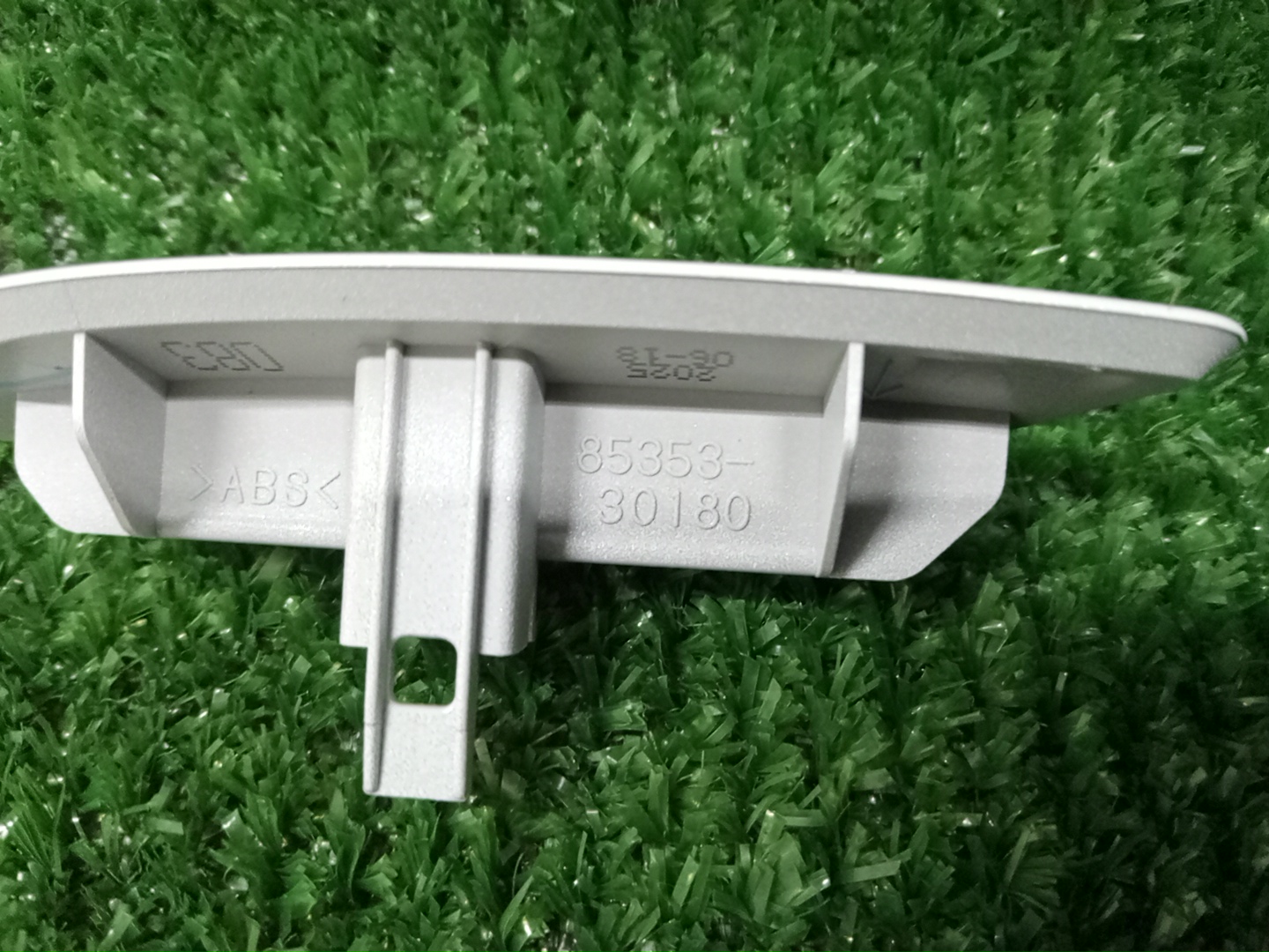 Крышка омывателя фар правая передняя LEXUS GS300H AWL10 85353-30180-A0 3 ракурс