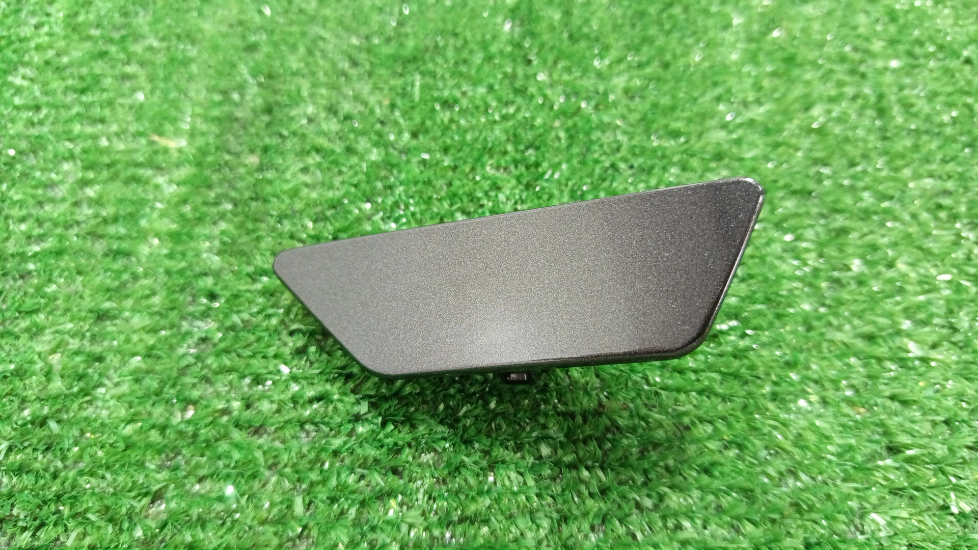 Крышка омывателя фар правая передняя LEXUS RZ450E XEBM15 85353-46010-B1 1 ракурс