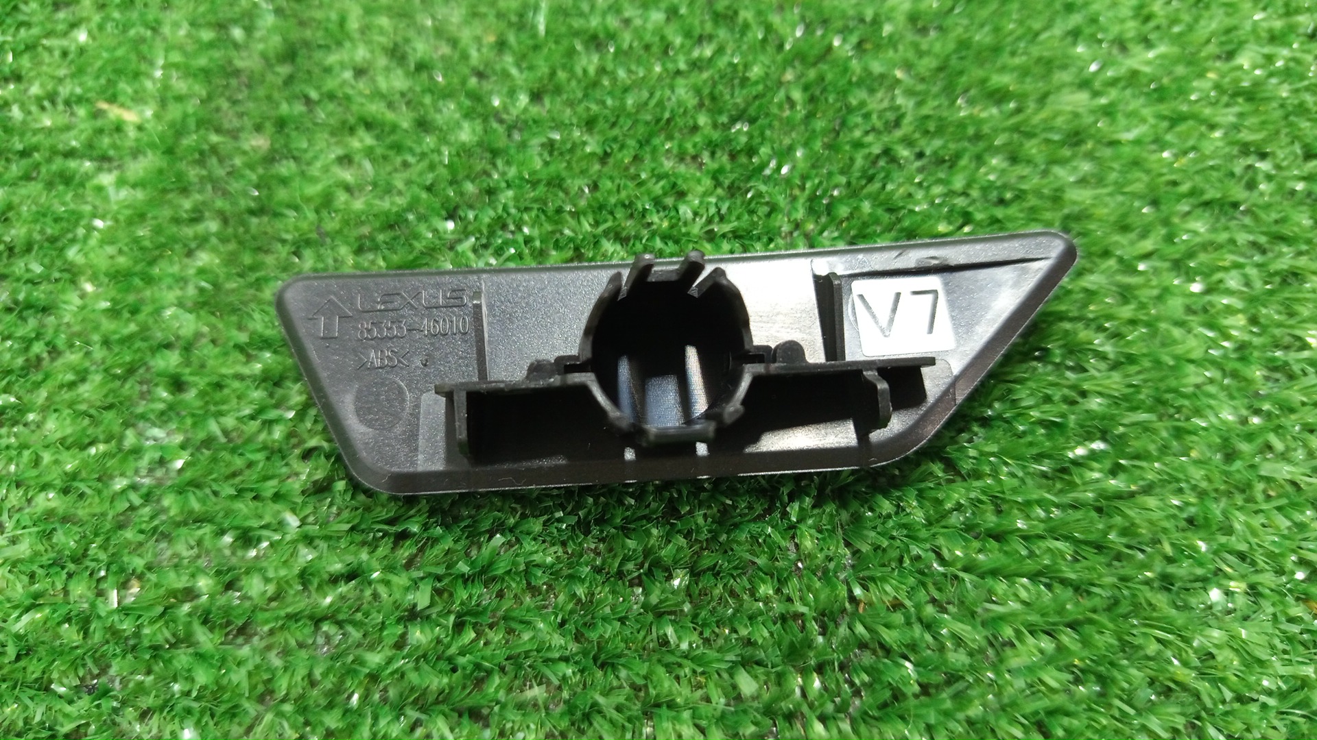 Крышка омывателя фар правая передняя LEXUS RZ450E XEBM15 85353-46010-B1 2 ракурс