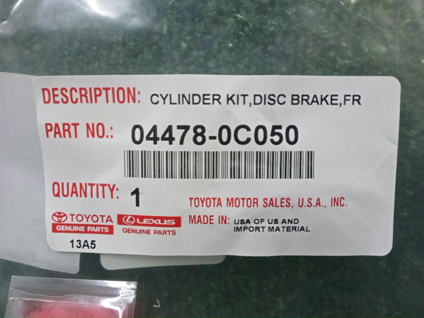 Ремкомплект суппорта передний TOYOTA TUNDRA GSK51 04478-0C050 3 ракурс