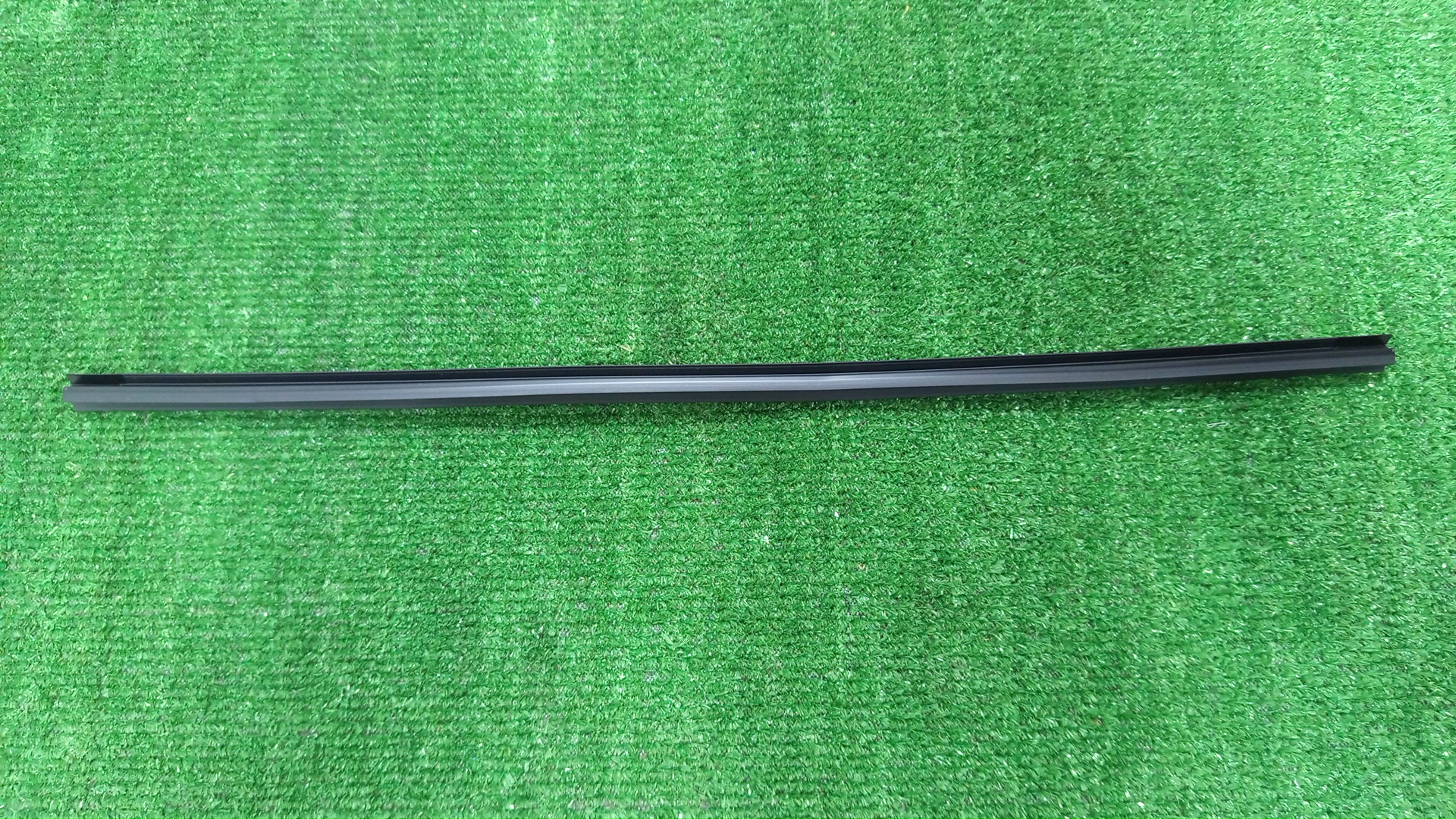 Молдинг лобового стекла TOYOTA 4RUNNER GRN215W 75533-35070 2 ракурс Молдинг лобового стекла TOYOTA 4RUNNER GRN215W 75533-35070 2 ракурс