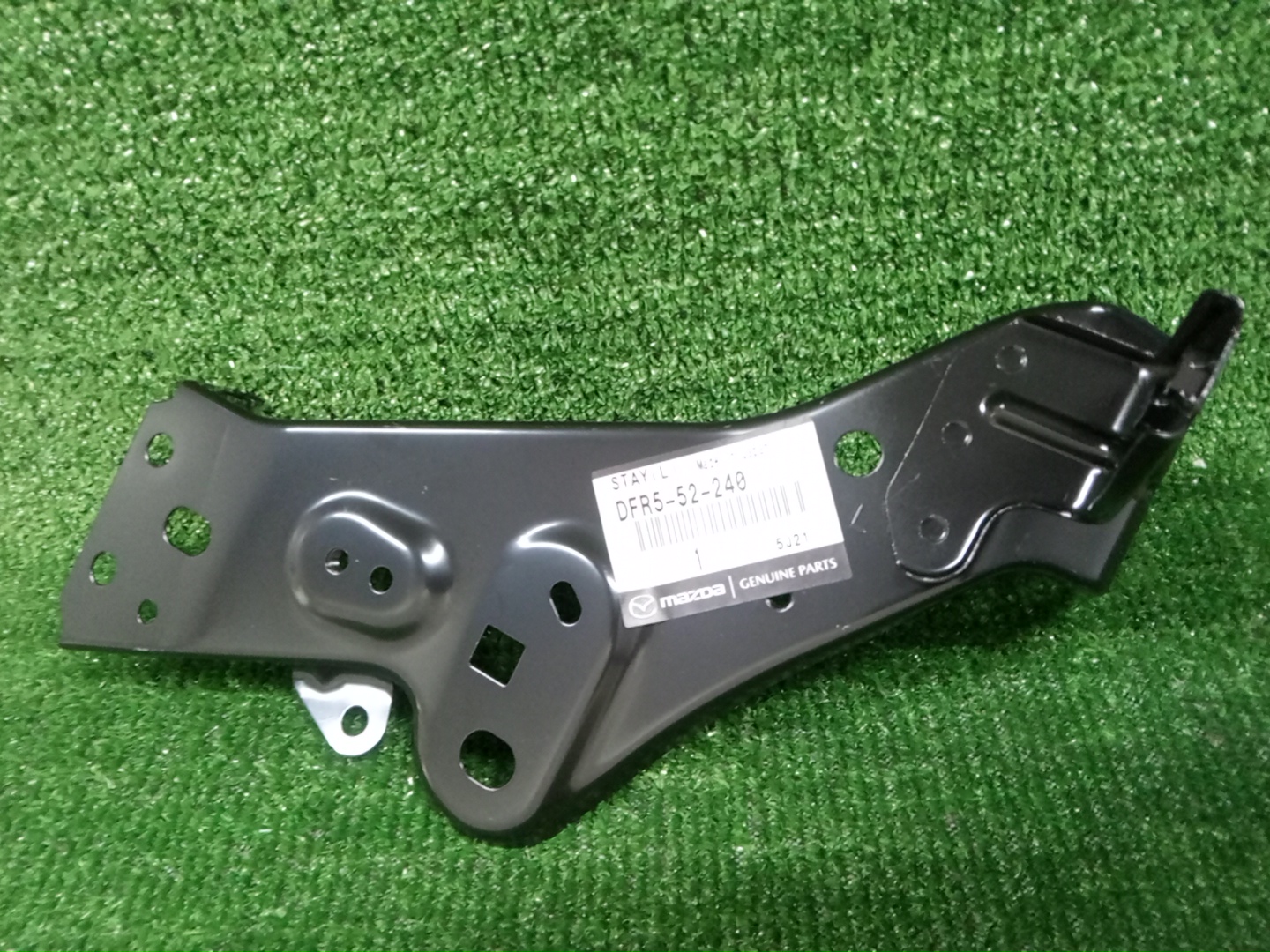 MAZDA CX-30 DMEP DFR5-52-240 1 ракурс MAZDA CX-30 DMEP DFR5-52-240 1 ракурс