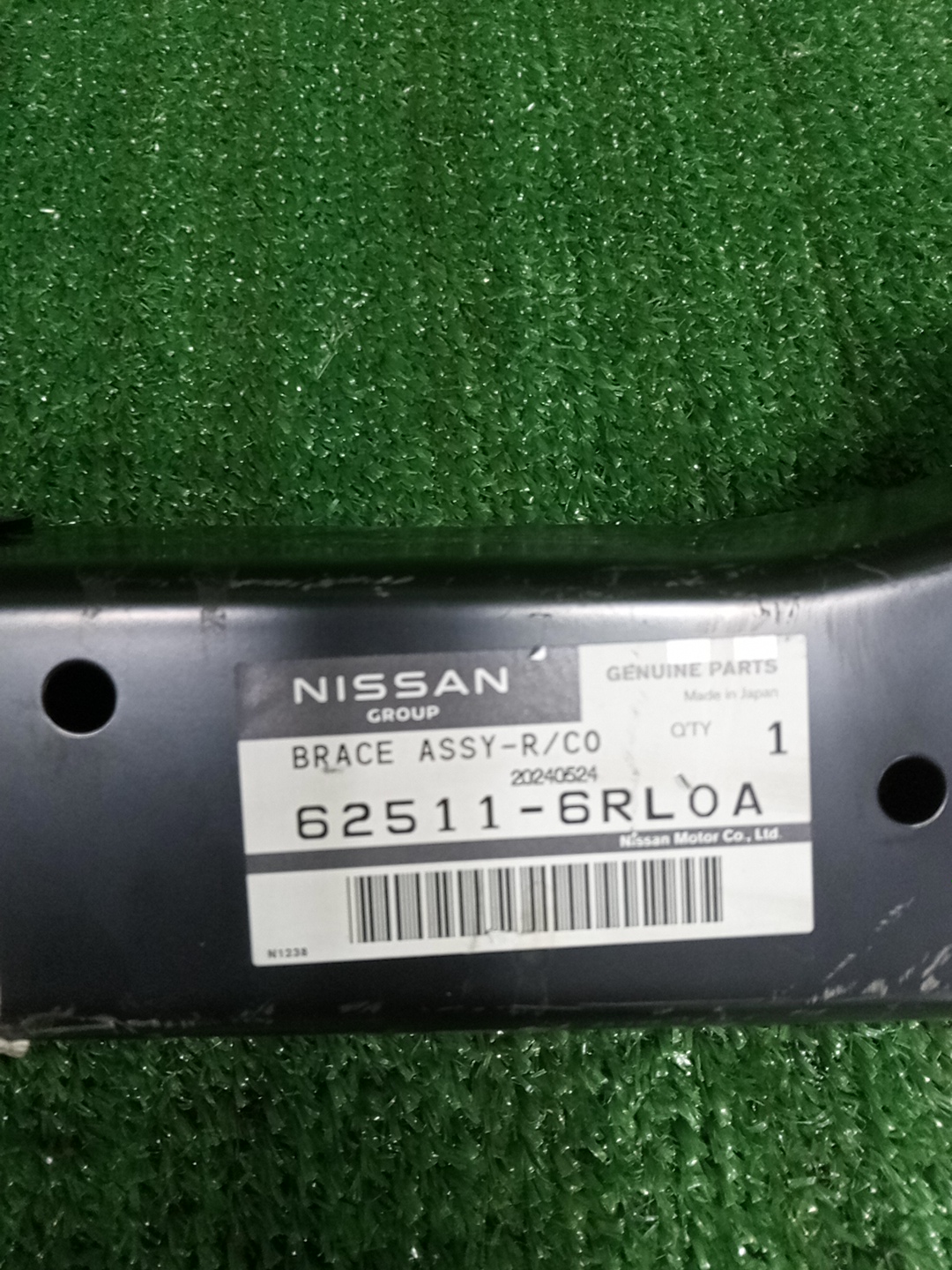 Планка замка капота NISSAN X-TRAIL T33 62511-6RL0A 3 ракурс