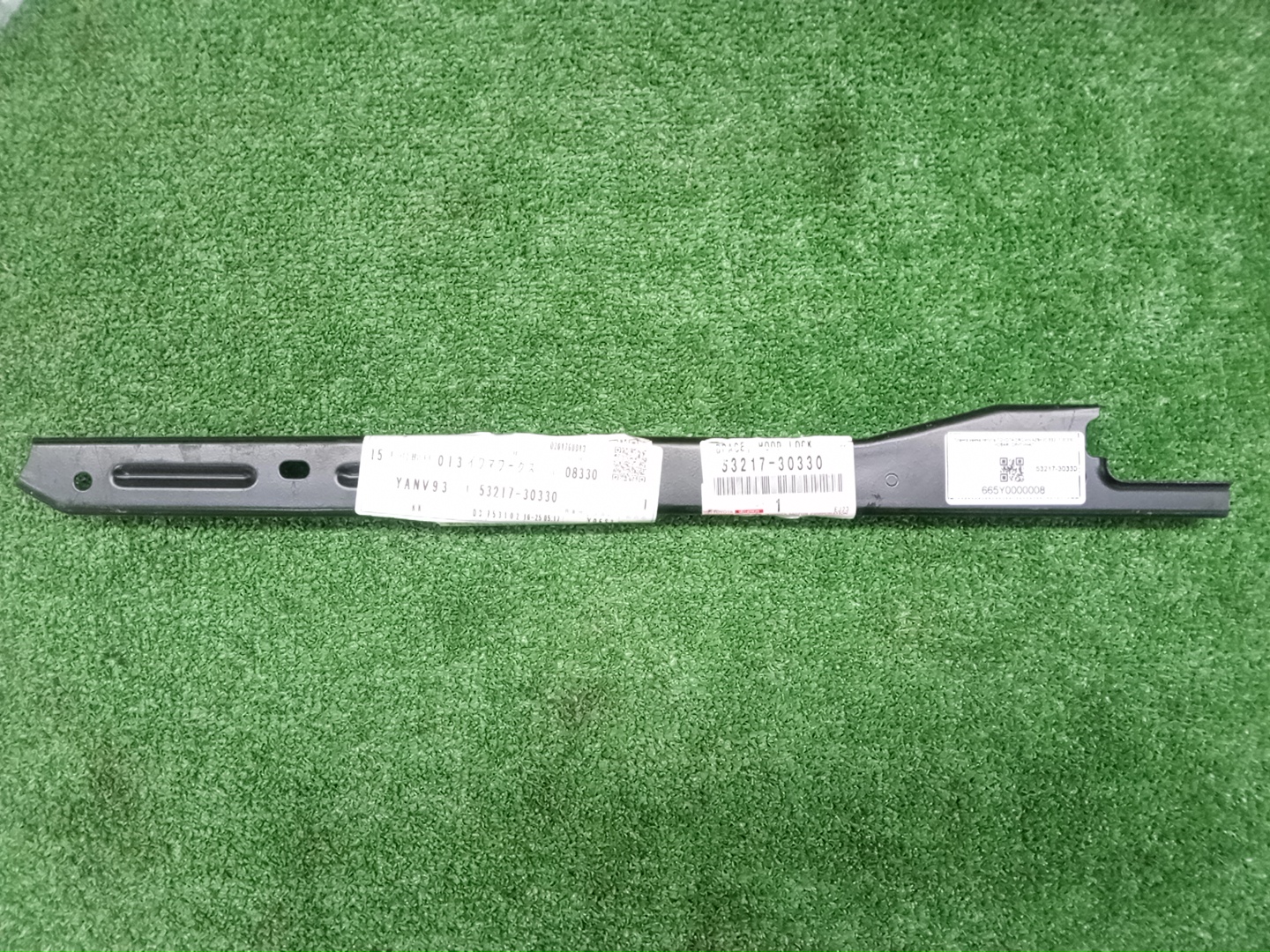 Планка замка капота TOYOTA CROWN AZSH20 53217-30330 1 ракурс