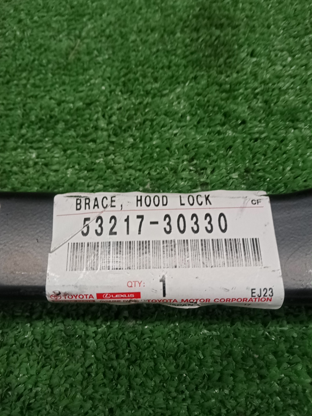 Планка замка капота TOYOTA CROWN AZSH20 53217-30330 3 ракурс