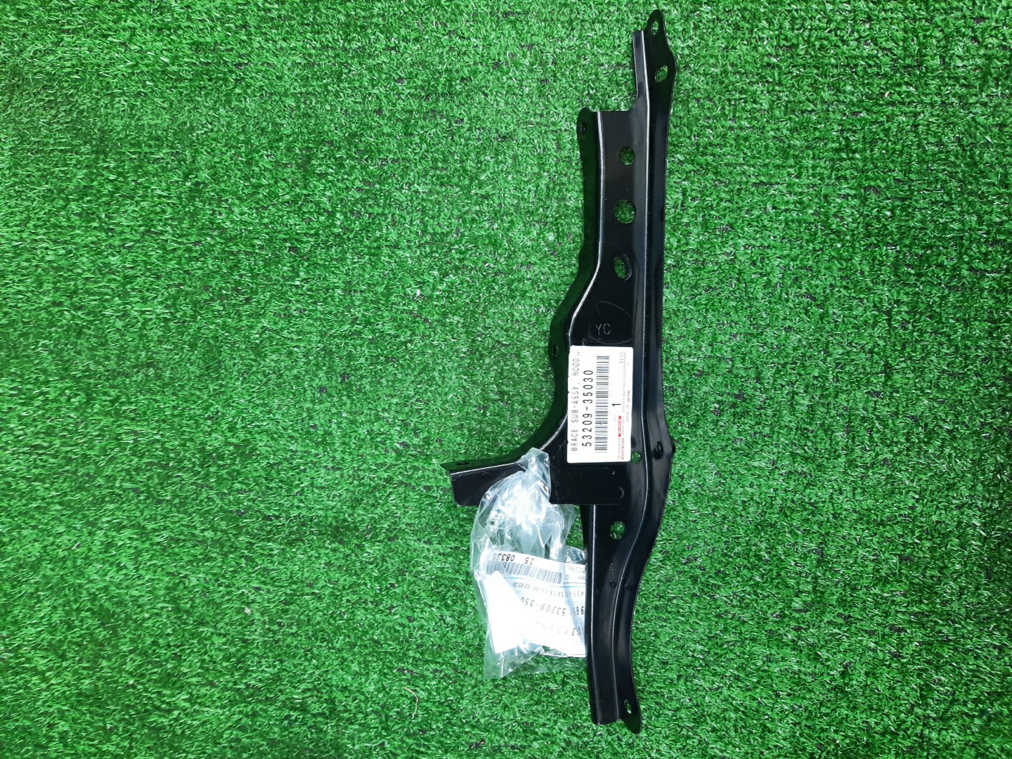 Планка замка капота TOYOTA FJ CRUISER GSJ15 1GR-FE 53209-35030 1 ракурс