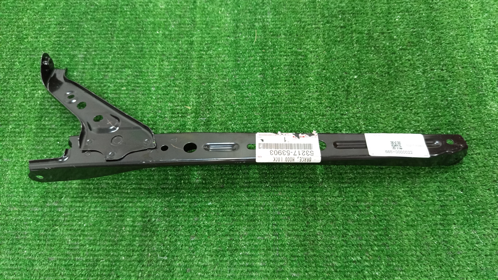 Планка замка капота LEXUS IS300H AVE30 53217-53903 1 ракурс