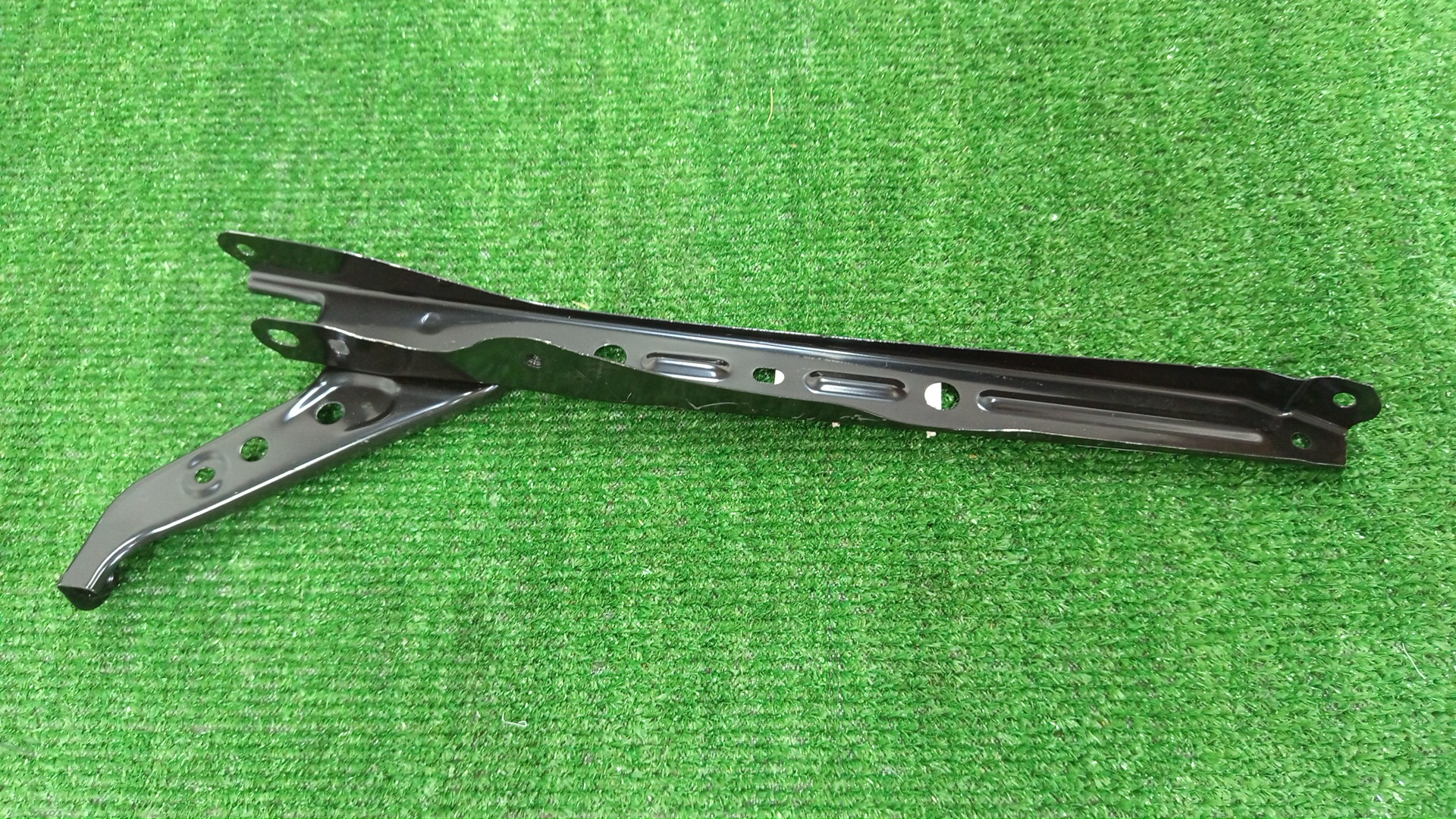Планка замка капота LEXUS IS300H AVE30 53217-53903 2 ракурс