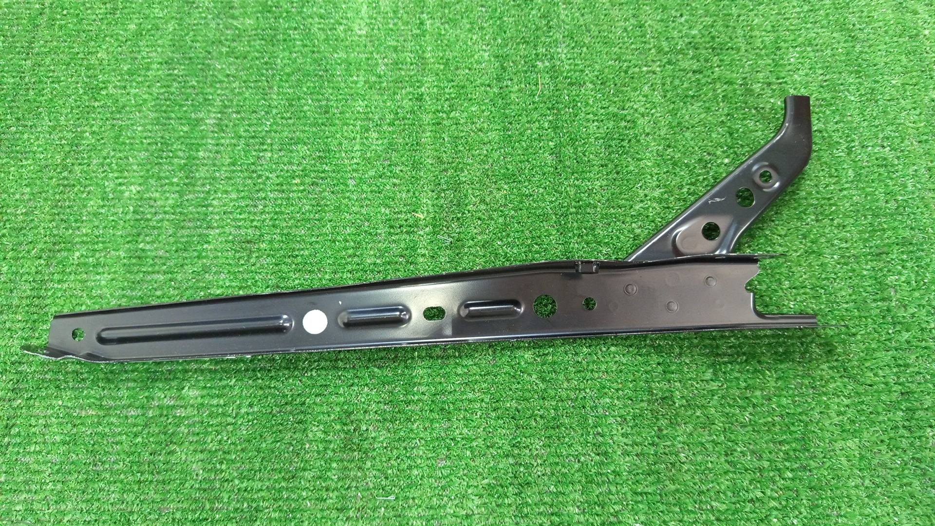 Планка замка капота LEXUS IS300H AVE30 53217-53904 2 ракурс