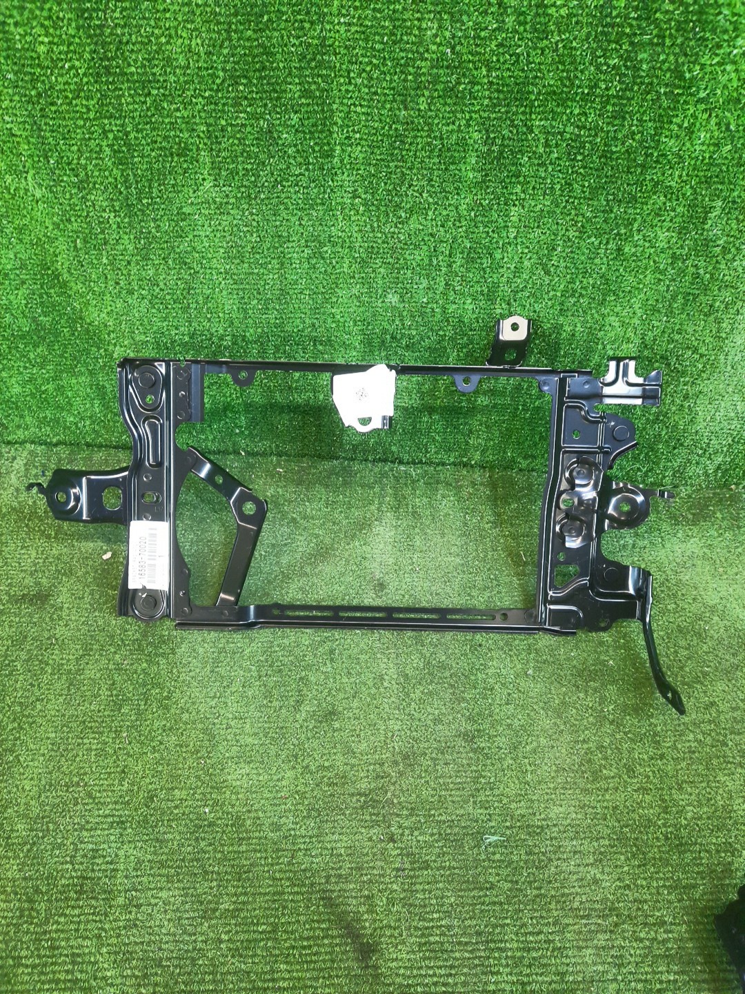 Крепление левое TOYOTA LAND CRUISER VJA300 16583-70020 1 ракурс