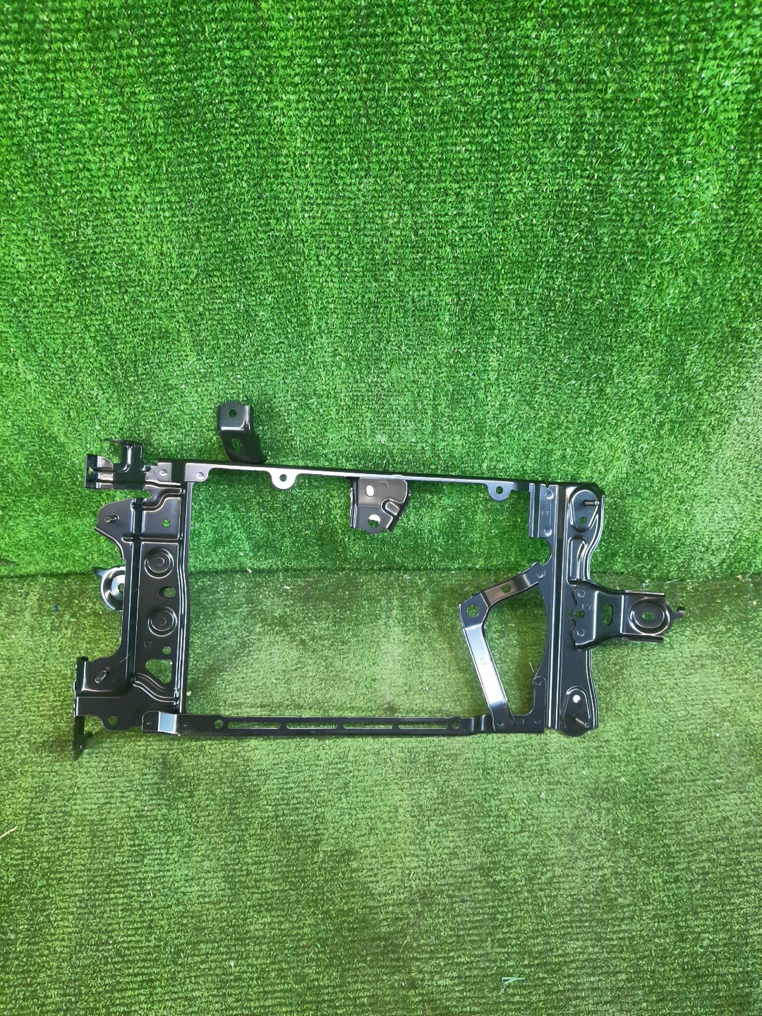 Крепление левое TOYOTA LAND CRUISER VJA300 16583-70020 2 ракурс