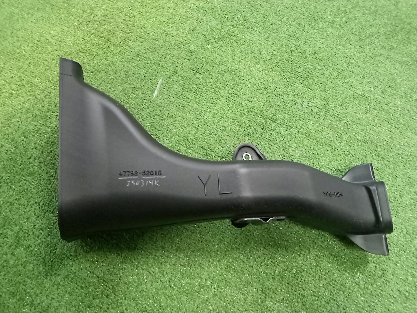 Воздухозаборник левый передний TOYOTA YARIS GXPA16 G16E-GTS 47792-52010 1 ракурс Воздухозаборник левый передний TOYOTA YARIS GXPA16 G16E-GTS 47792-52010 1 ракурс